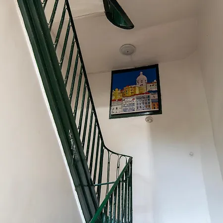 Apartament Very Sunny With Large Balcony 3rd Floor Lizbona