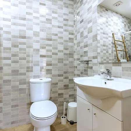 Very Sunny With Large Balcony 3rd Floor Apartament Lizbona