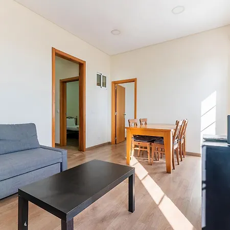 Very Sunny With Large Balcony 3rd Floor Lisbona