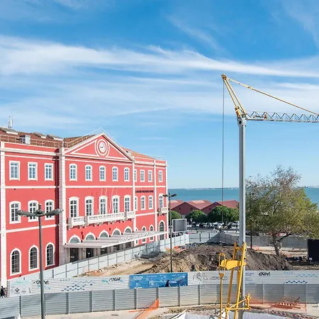 Very Sunny With Large Balcony 3rd Floor *