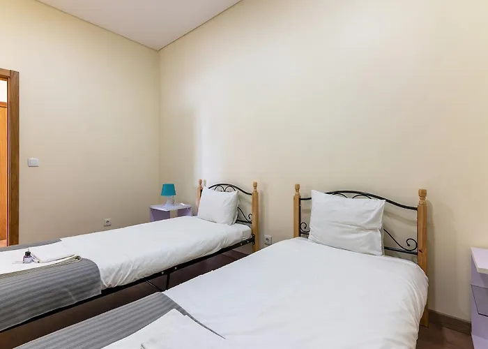 Very Sunny With Large Balcony 3rd Floor Apartment Lisbon