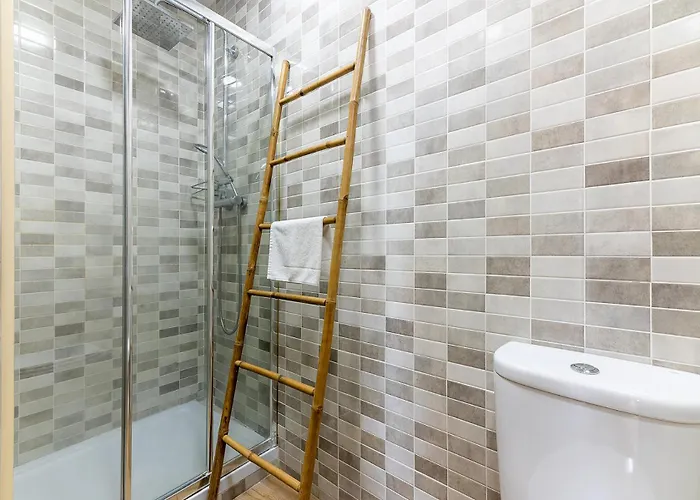 Very Sunny With Large Balcony 3rd Floor Lejlighed *