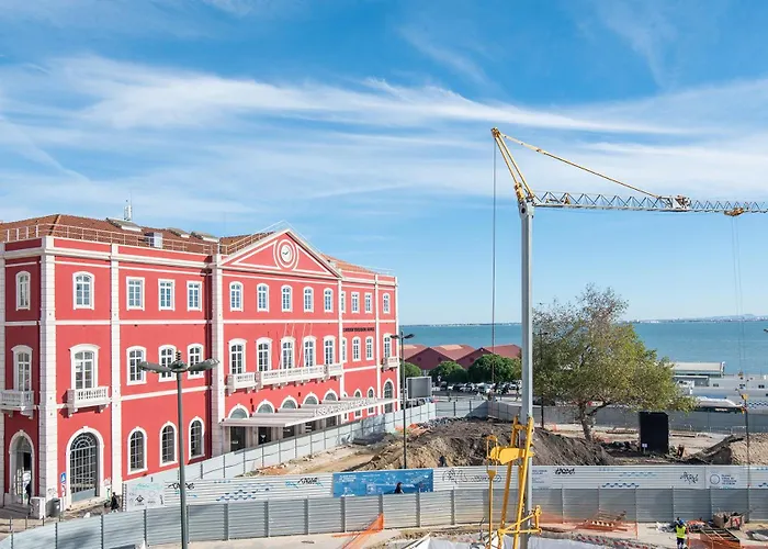 Very Sunny With Large Balcony 3rd Floor *