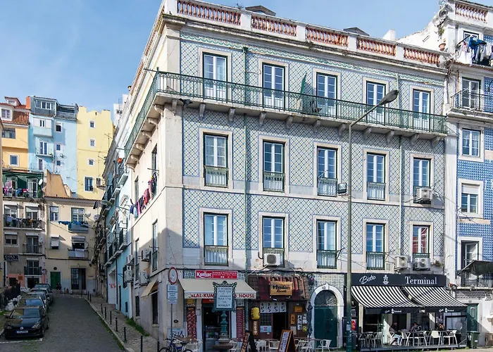 Very Sunny With Large Balcony 3rd Floor