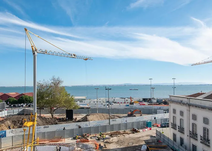 Very Sunny With Large Balcony 3rd Floor Lejlighed *