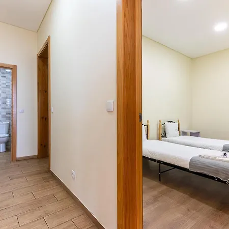 Very Sunny With Large Balcony 3rd Floor Lissabon