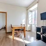 アパート Very Sunny With Large Balcony 3rd Floor