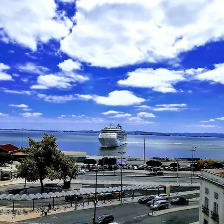 Very Sunny With Large Balcony 3rd Floor アパート